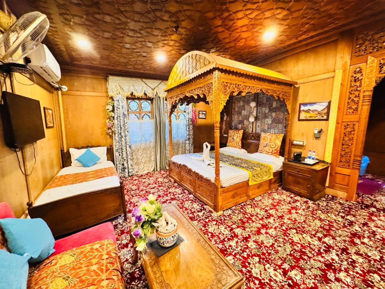 Crown Of India Group Of Houseboats Hotel Srinagar  Ngoại thất bức ảnh