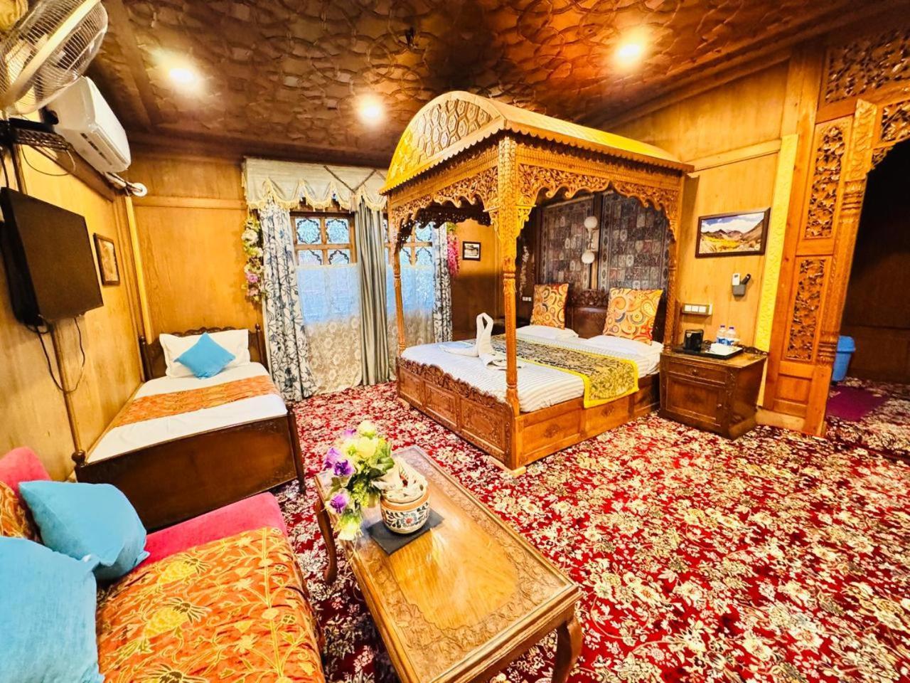 Crown Of India Group Of Houseboats Hotel Srinagar  Ngoại thất bức ảnh