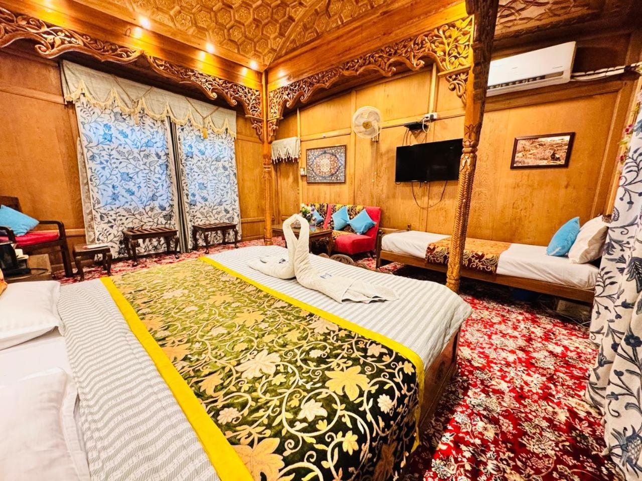 Crown Of India Group Of Houseboats Hotel Srinagar  Ngoại thất bức ảnh