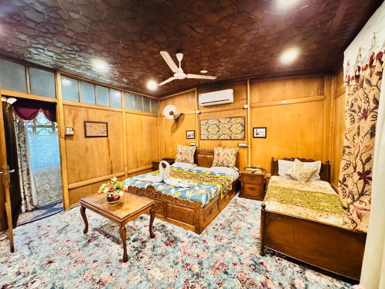 Crown Of India Group Of Houseboats Hotel Srinagar  Ngoại thất bức ảnh