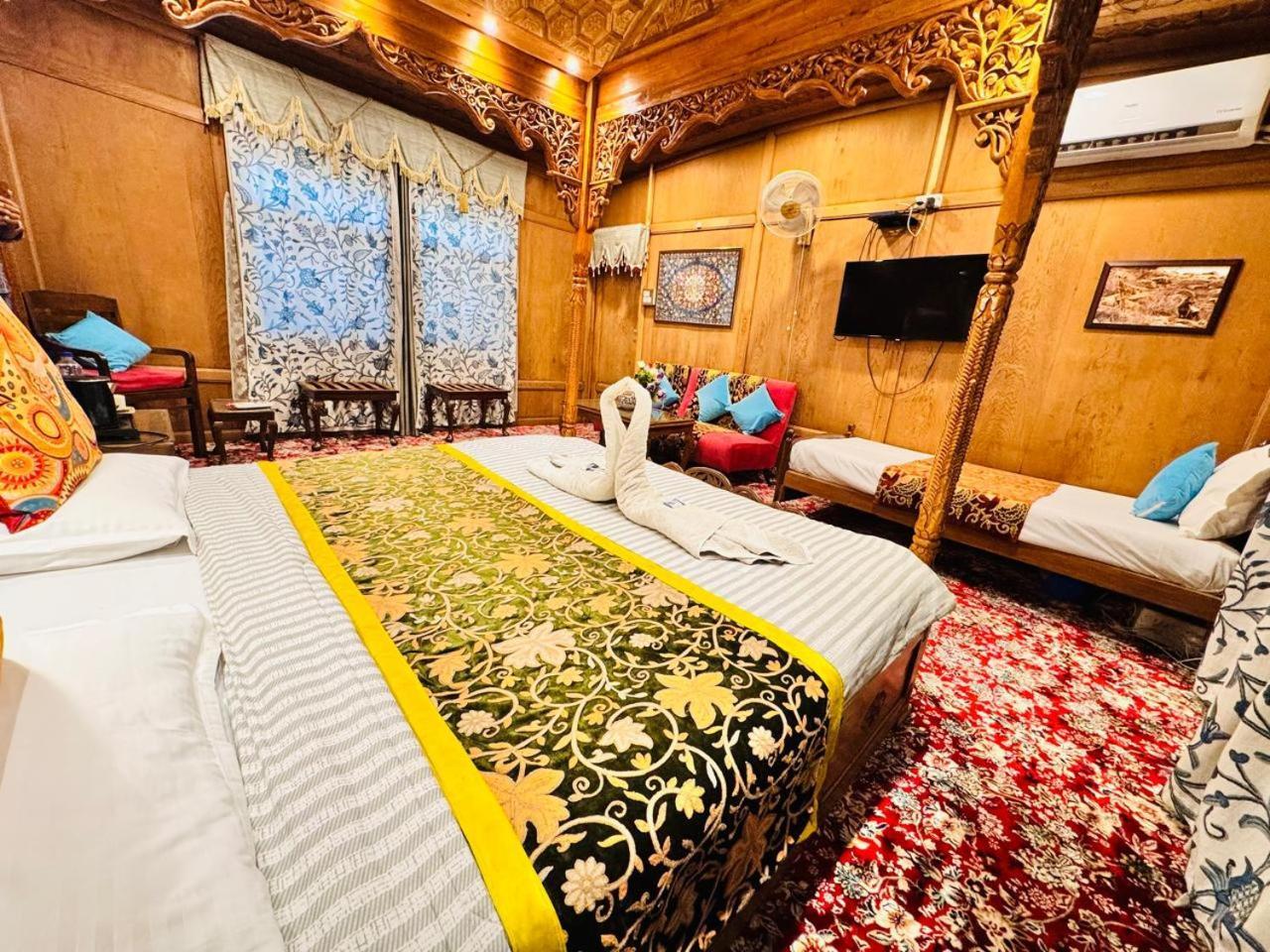 Crown Of India Group Of Houseboats Hotel Srinagar  Ngoại thất bức ảnh