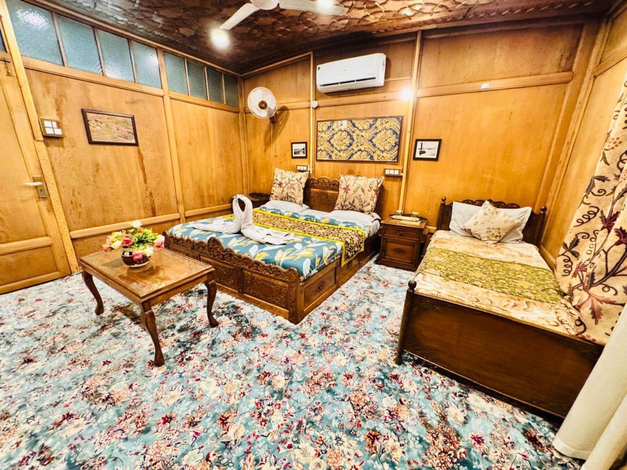 Crown Of India Group Of Houseboats Hotel Srinagar  Ngoại thất bức ảnh