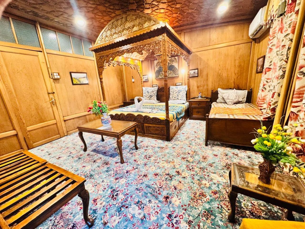 Crown Of India Group Of Houseboats Hotel Srinagar  Ngoại thất bức ảnh