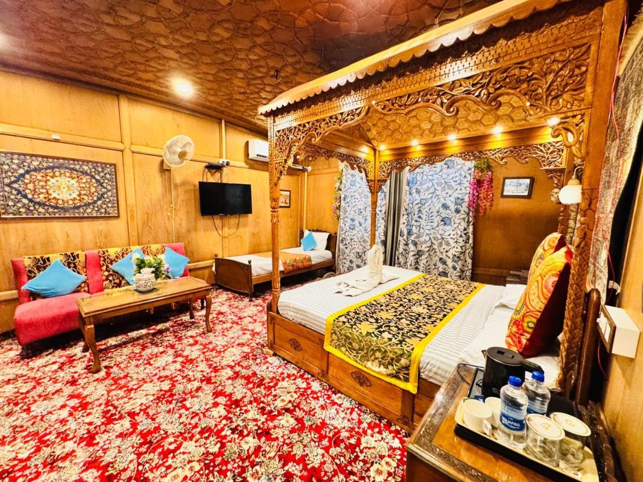 Crown Of India Group Of Houseboats Hotel Srinagar  Ngoại thất bức ảnh