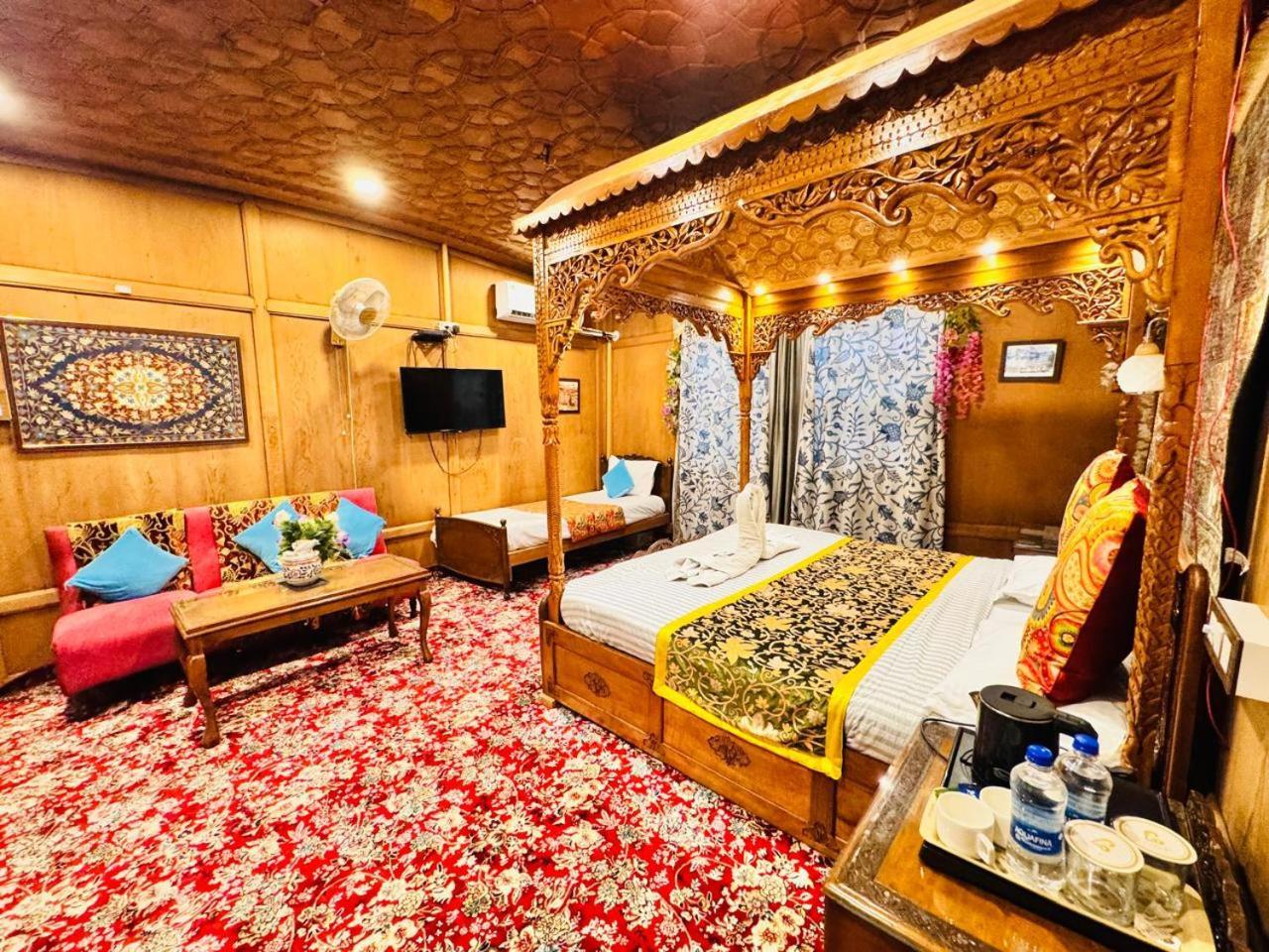 Crown Of India Group Of Houseboats Hotel Srinagar  Ngoại thất bức ảnh
