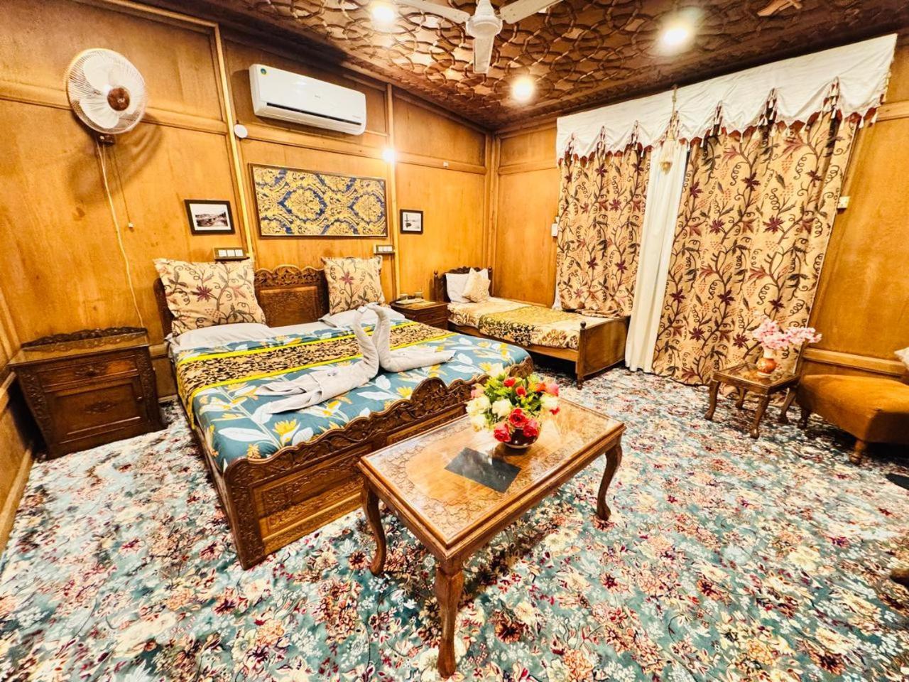 Crown Of India Group Of Houseboats Hotel Srinagar  Ngoại thất bức ảnh